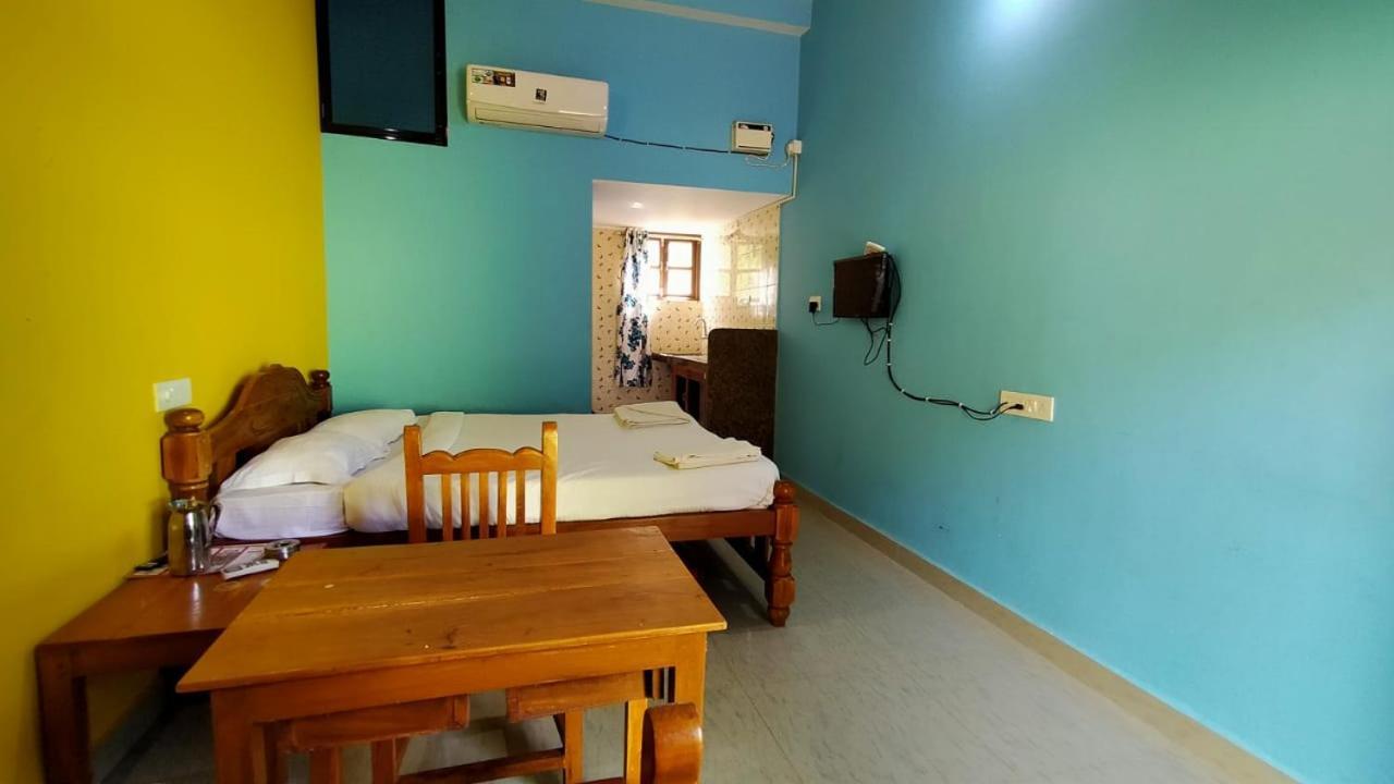 Shrushthee Guest House Vagator Ngoại thất bức ảnh