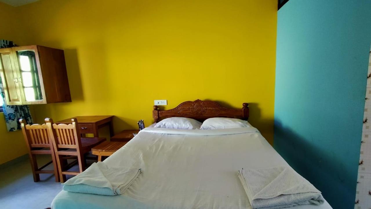 Shrushthee Guest House Vagator Ngoại thất bức ảnh